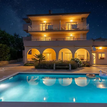 Barbara With Pool Appartement Novi Vinodolski